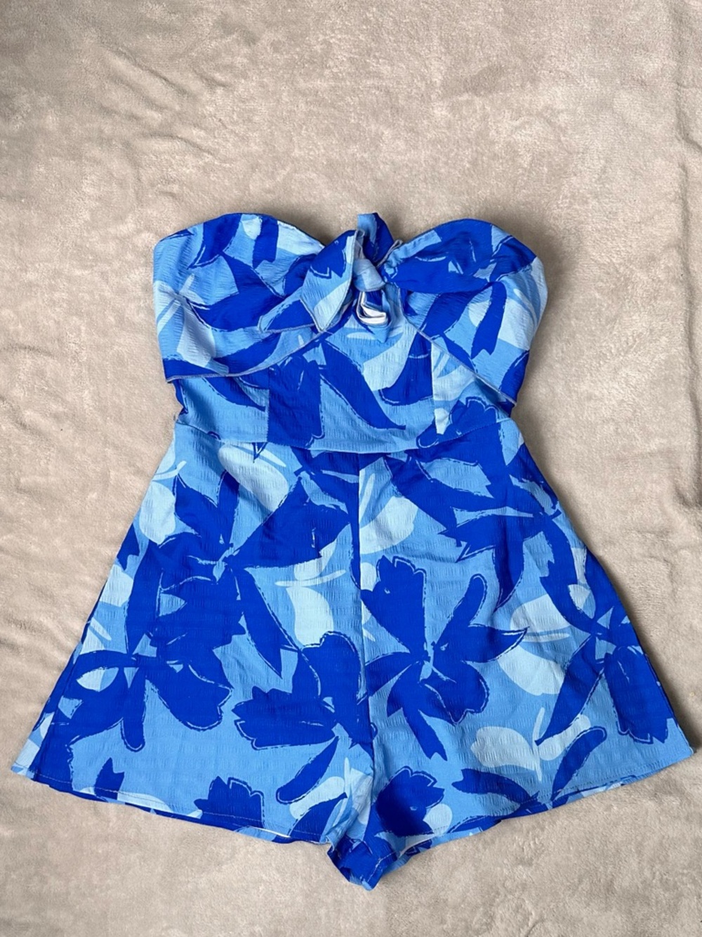 SHEIN Blue Floral Strapless Romper with Tie Front